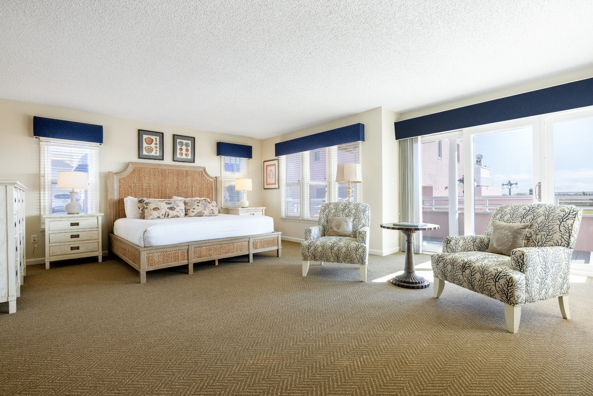 Luxury at The Porthouse: Port-O-Call Hotel's Premier Suite in